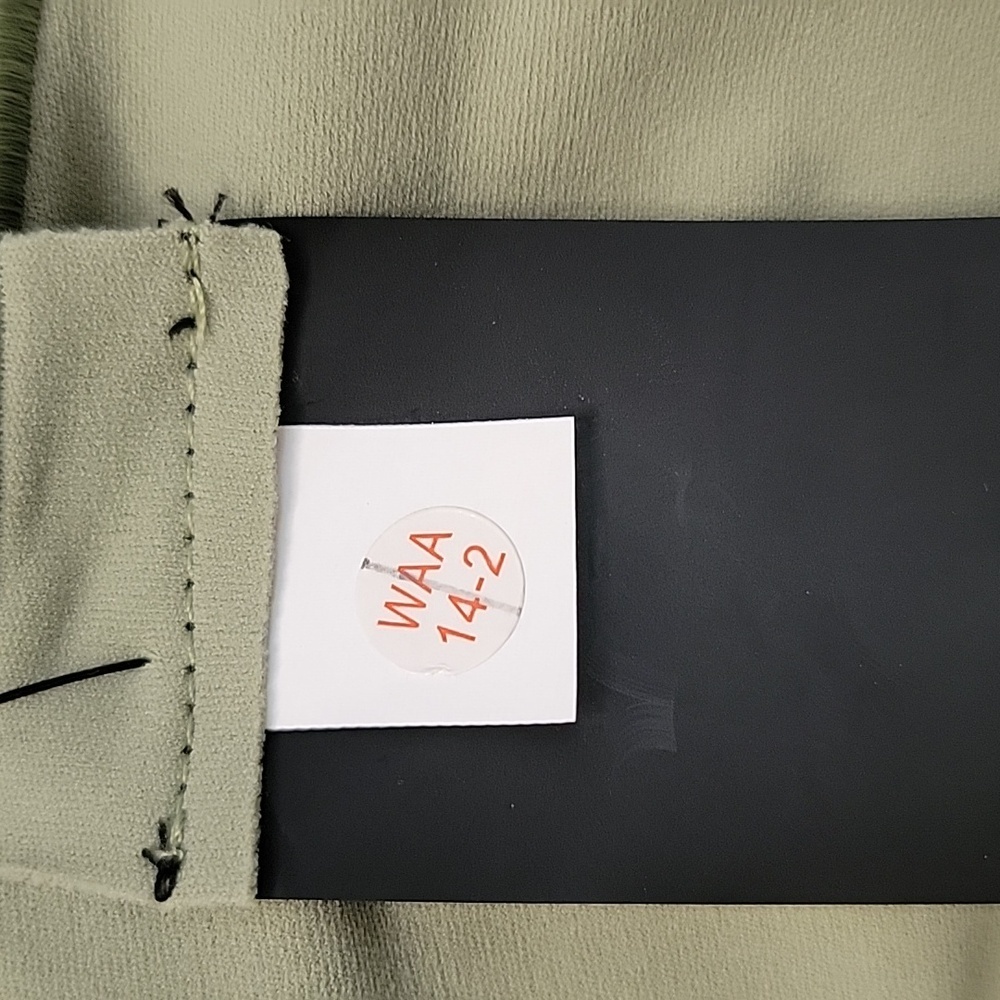 NIKE NWT OIL GREEN ZENVY 8" HIGHRISE SHORTS WMS - Picture 9 of 10